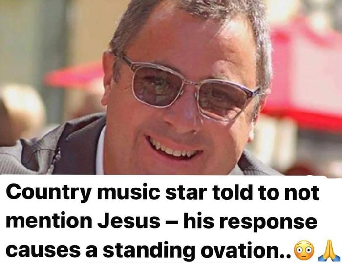 Country music star told to not mention Jesus – his response causes a standing ovation